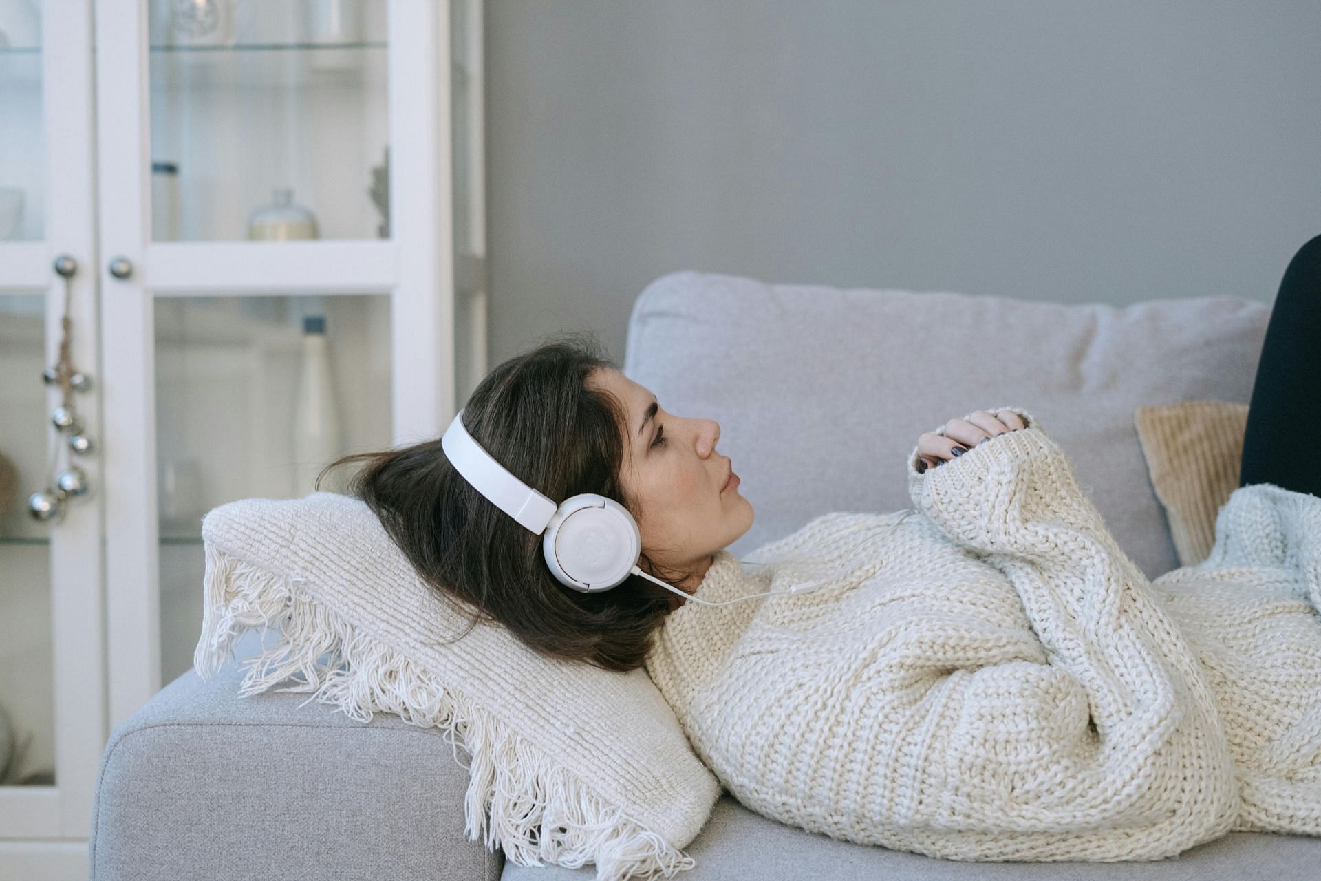 Is there a way to ease this anxiety? (Image via Pexels/Ivan Samkov)